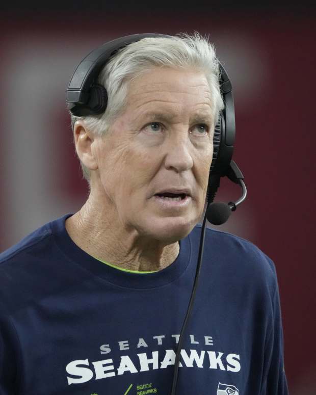 Seattle Seahawks head coach Pete Carroll looks toward the scoreboard during the third quarter against the Arizona Cardinals at State Farm Stadium in Glendale on Jan. 7, 2024.