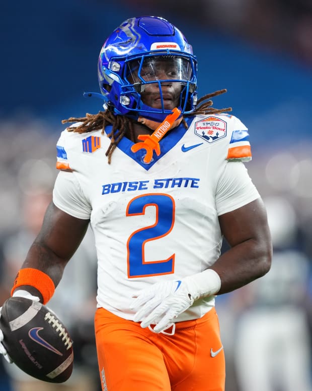 Boise State Broncos running back Ashton Jeanty (2)