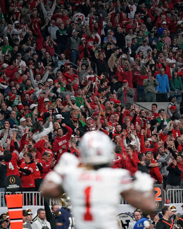 Ohio State Buckeye fans celebrate Quinshon Judkins