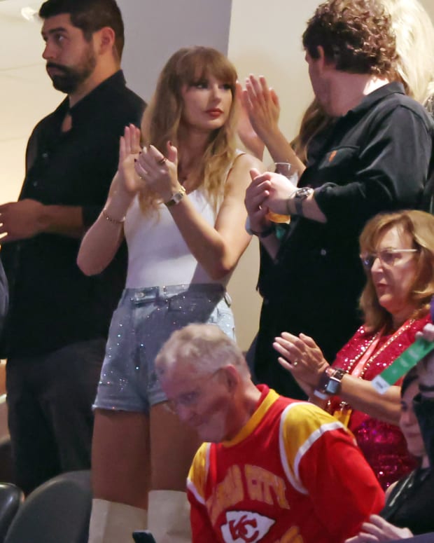 Travis Kelce Reacts to Taylor Swift Getting Booed at Super Bowl LIX -  Athlon Sports