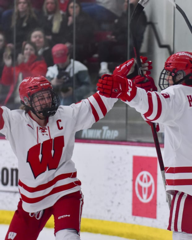 wisconsin-women-s-hockey-breaks-dam-on-beavers-defense-athlon-sports