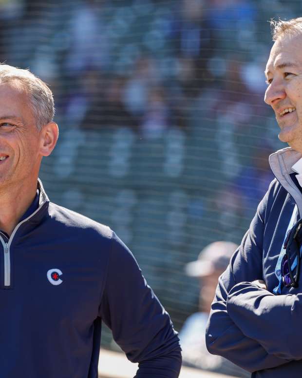 Chicago Cubs President of baseball operations Jed Hoyer (L) smiles next to Chicago Cubs Chairman Tom Ricketts (R).