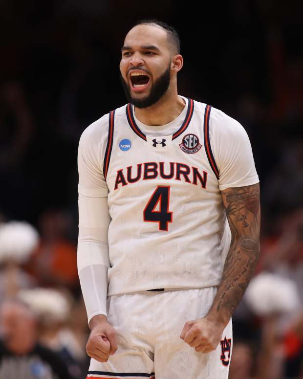 Auburn Tigers forward Johni Broome (4).