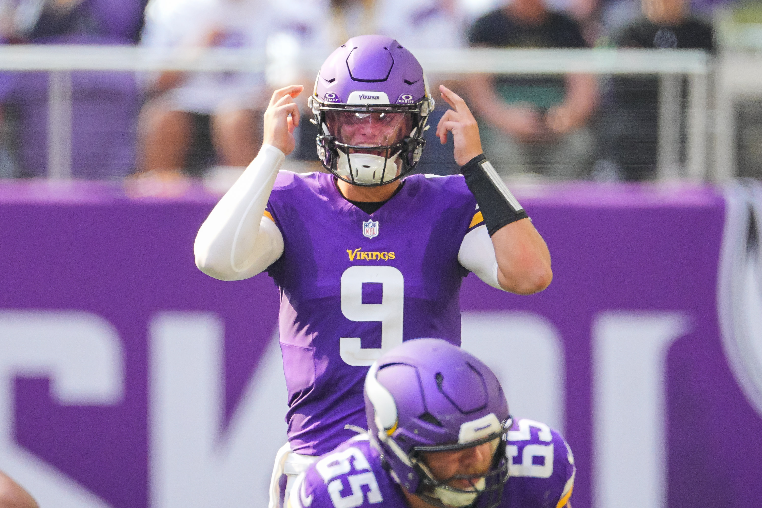 Vikings Trade Idea Nets Super Bowl Security Behind QB J.J. McCarthy - Athlon Sports