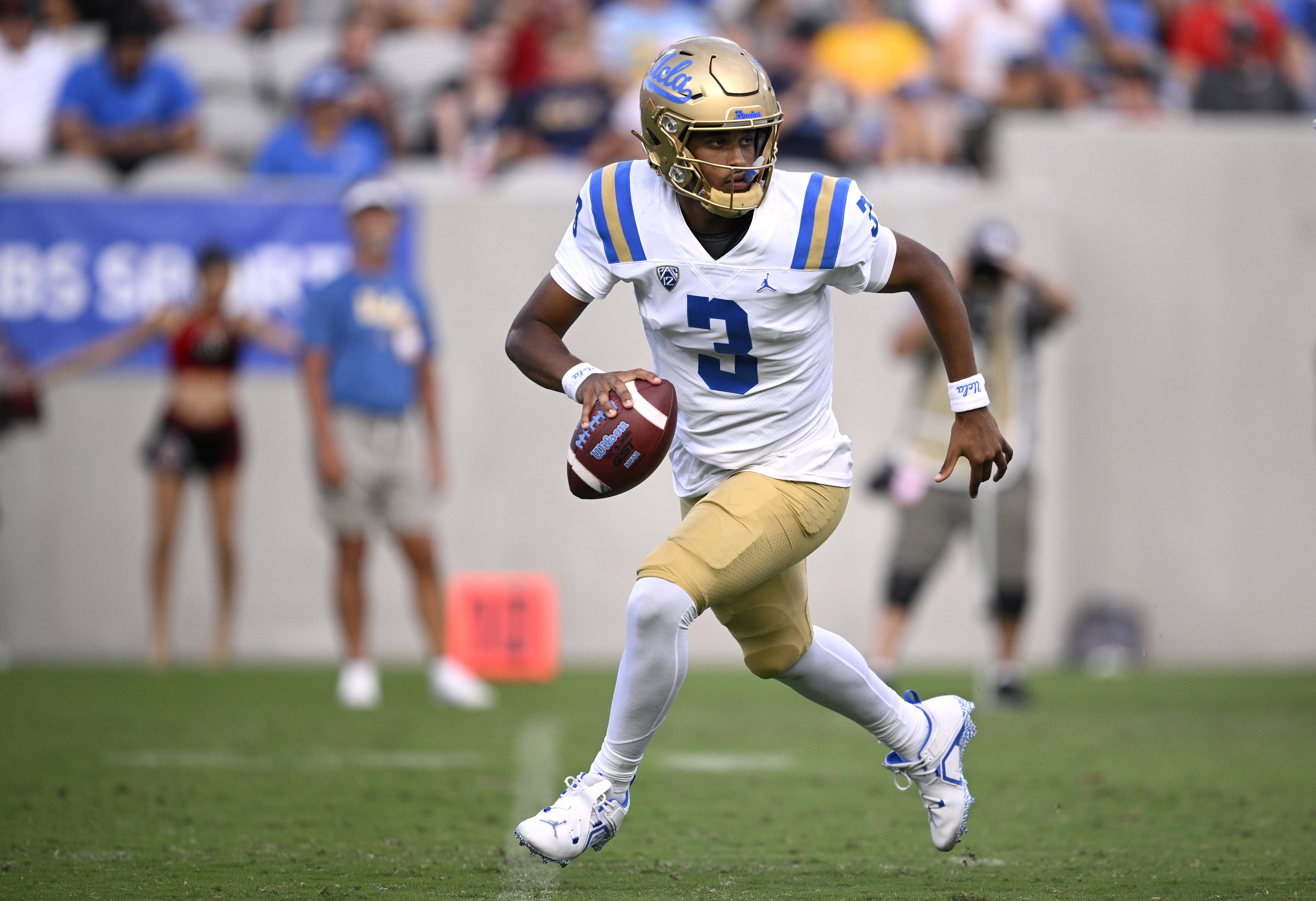 Richey's Cesar Mireles won the Ice Breaker three-mile race Sunday., image size:7030x4813