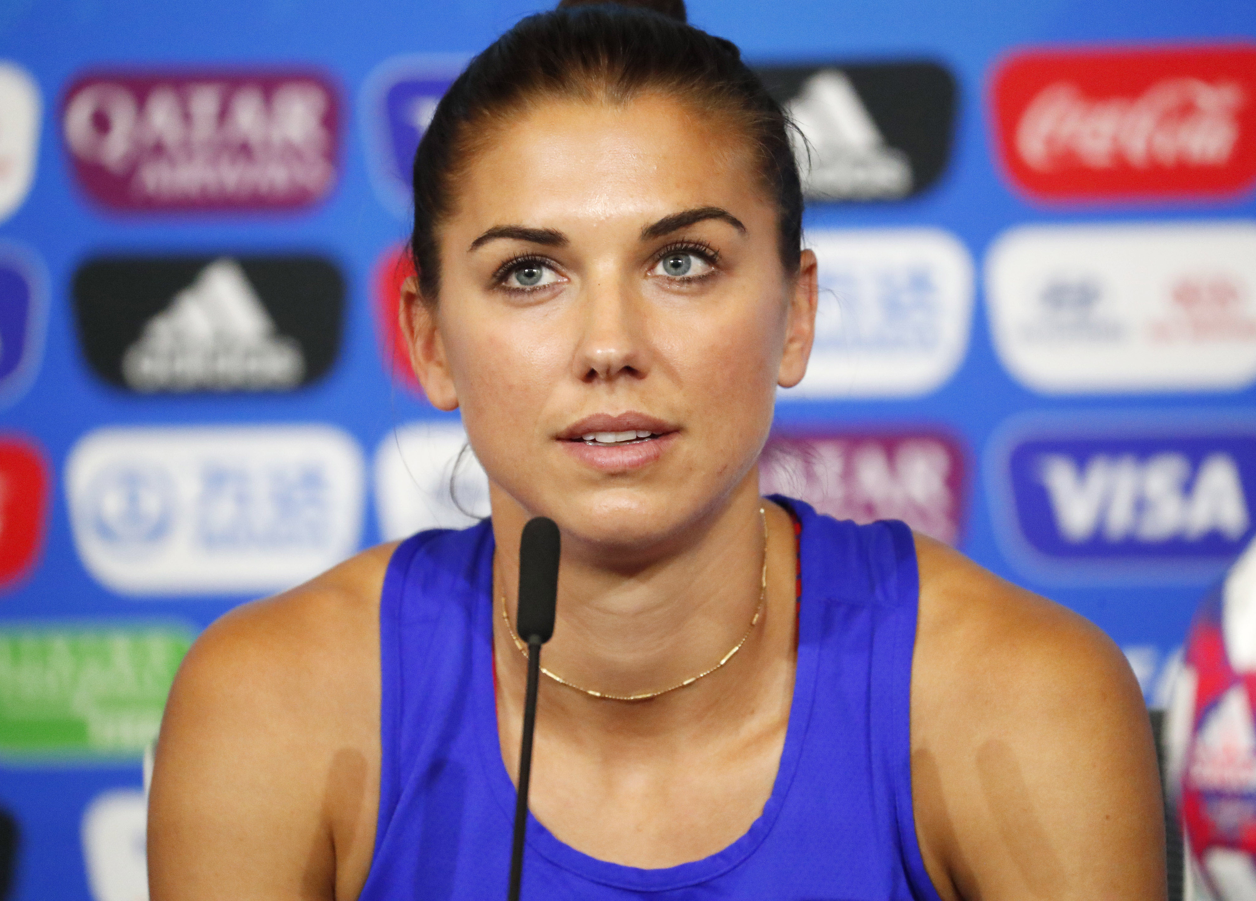 米代表　アレックスモーガン直筆サイン入りフォト/サッカー Alex Morgan Alex Morgan Autograph Photo Tea Time Framed 23x27 - New