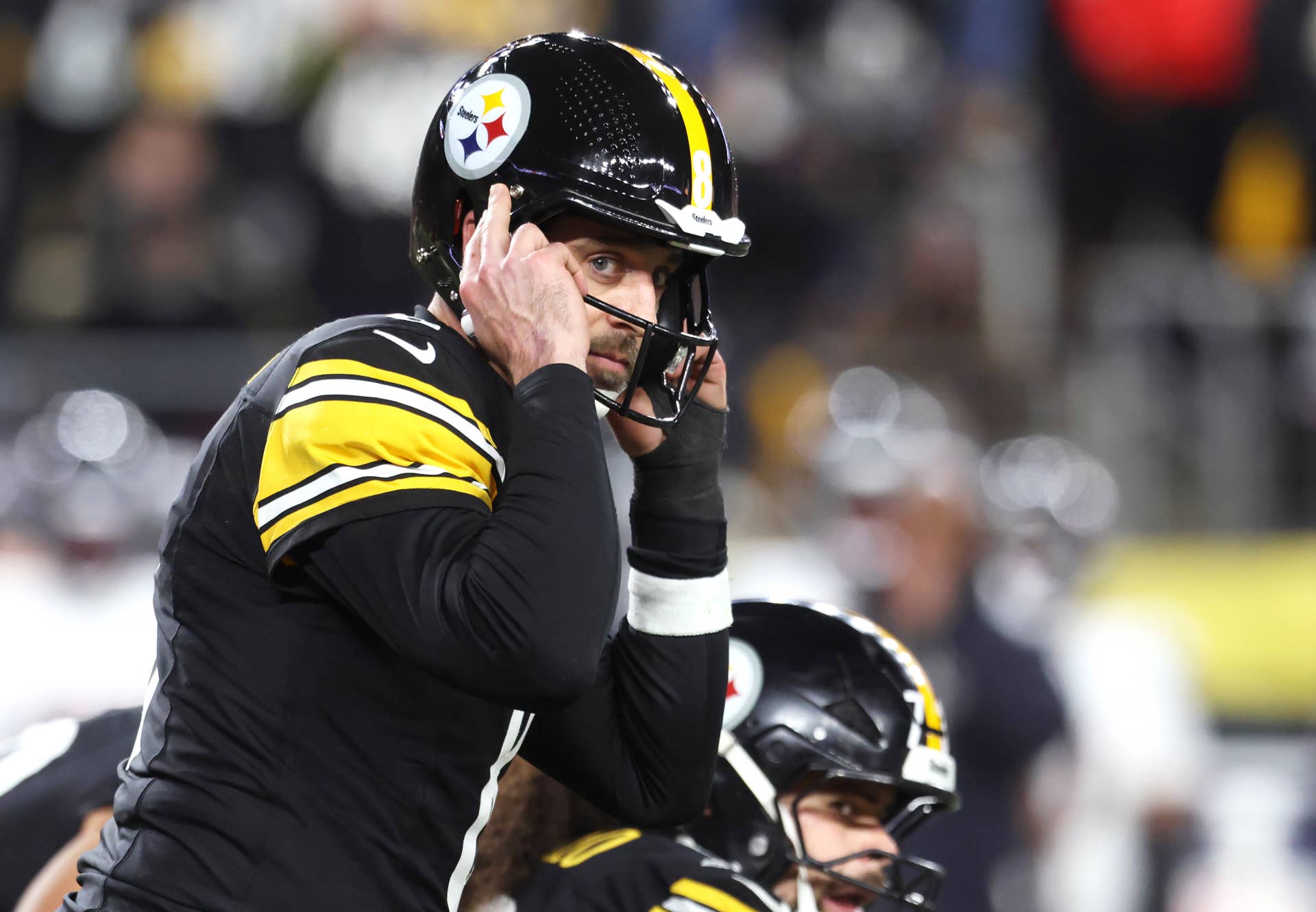 NFL Reacts to Aaron Rodgers' Offseason Move - Athlon Sports