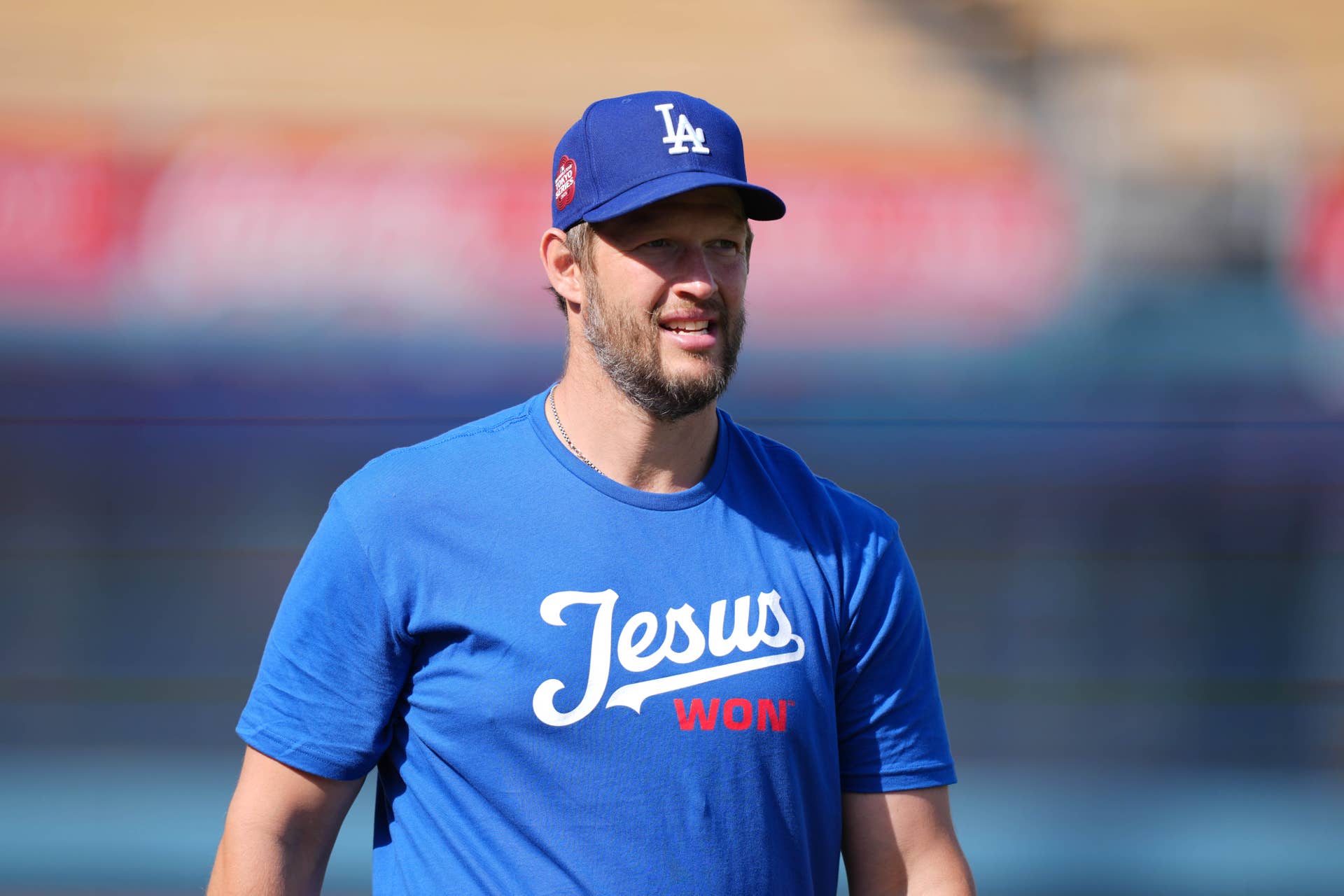 Clayton Kershaw Presents Gift to Donald Trump During Dodgers' White House Visit - Athlon Sports