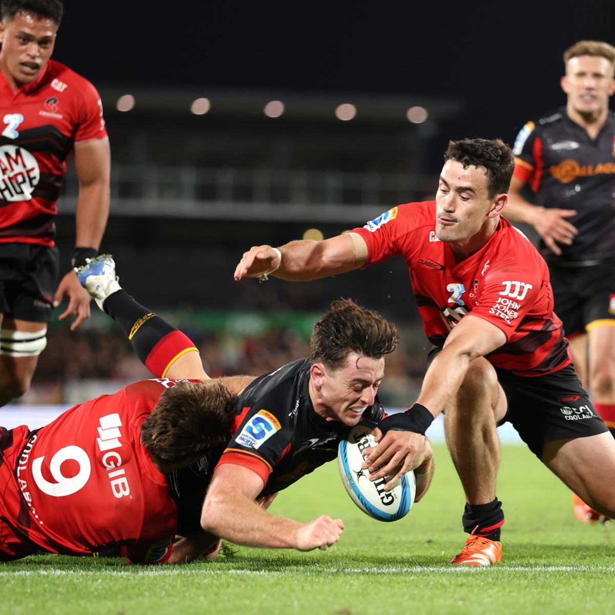 Chiefs, Crusaders Stay Top as Super Rugby Pacific Tightens