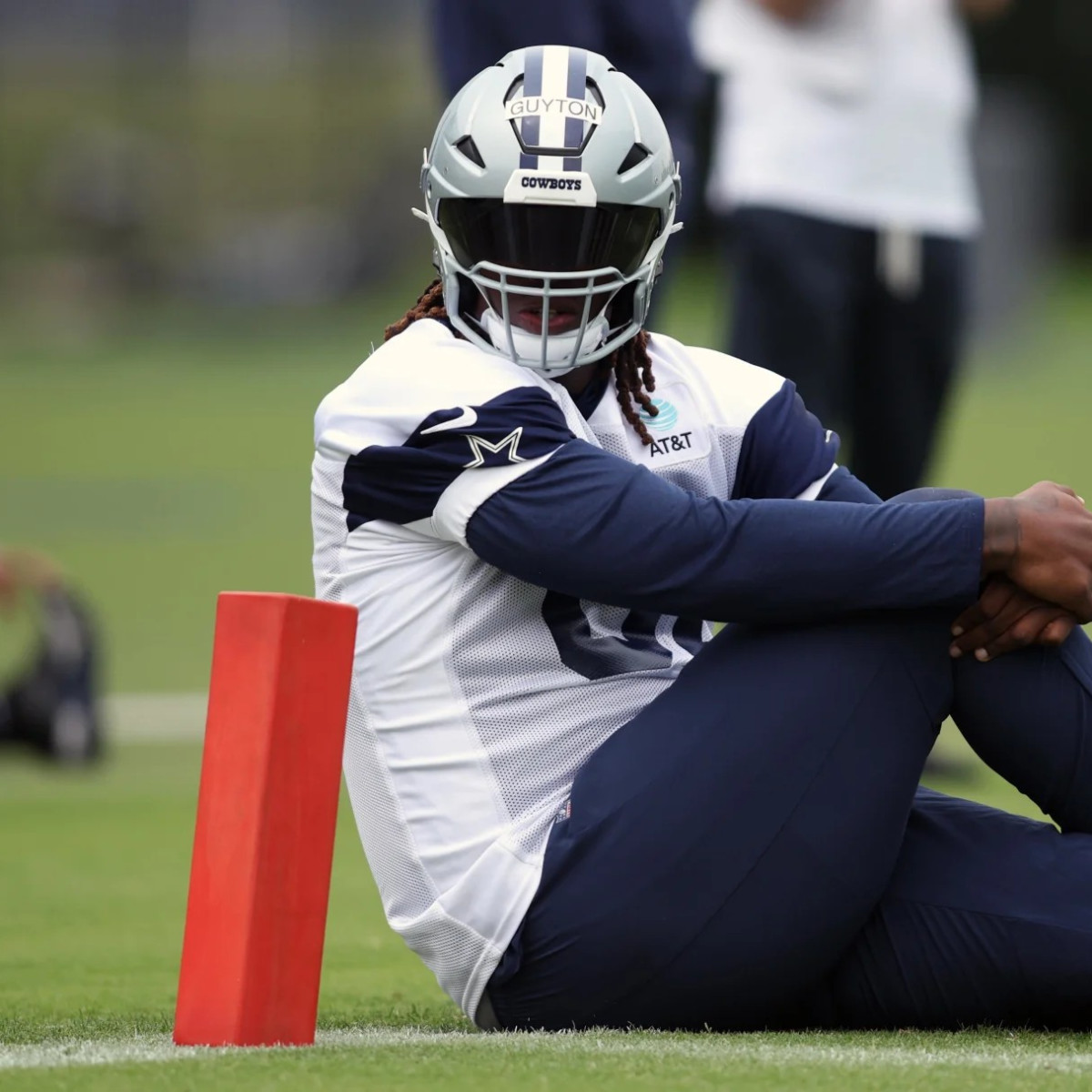 Tyler Guyton shocked fans and the media with a shocking announcement, pledging to donate his entire first NFL salary to schools and youth programs across Texas – Media News 48