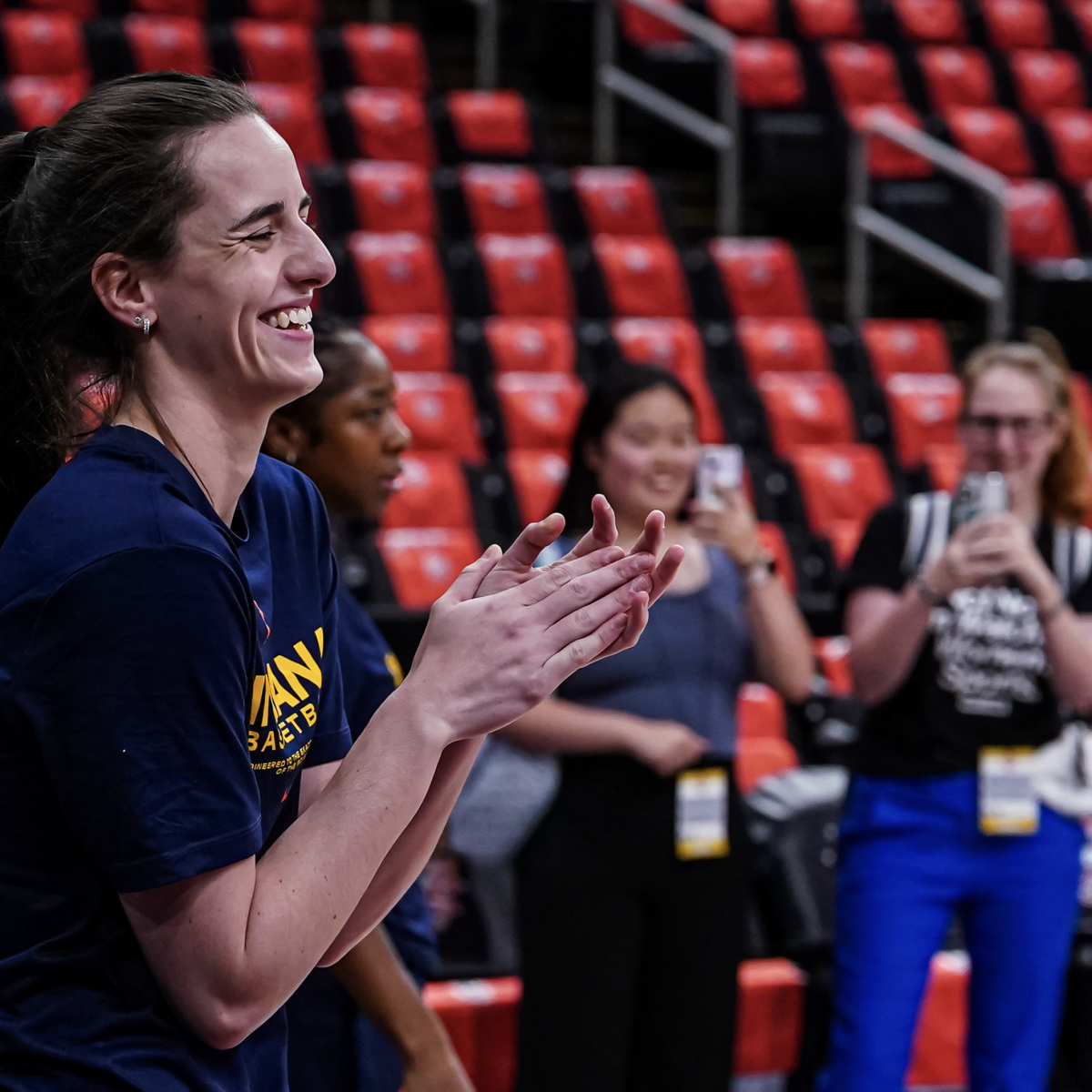 Caitlin Clark Getting Praised For What She Did Live on ESPN - Athlon Sports