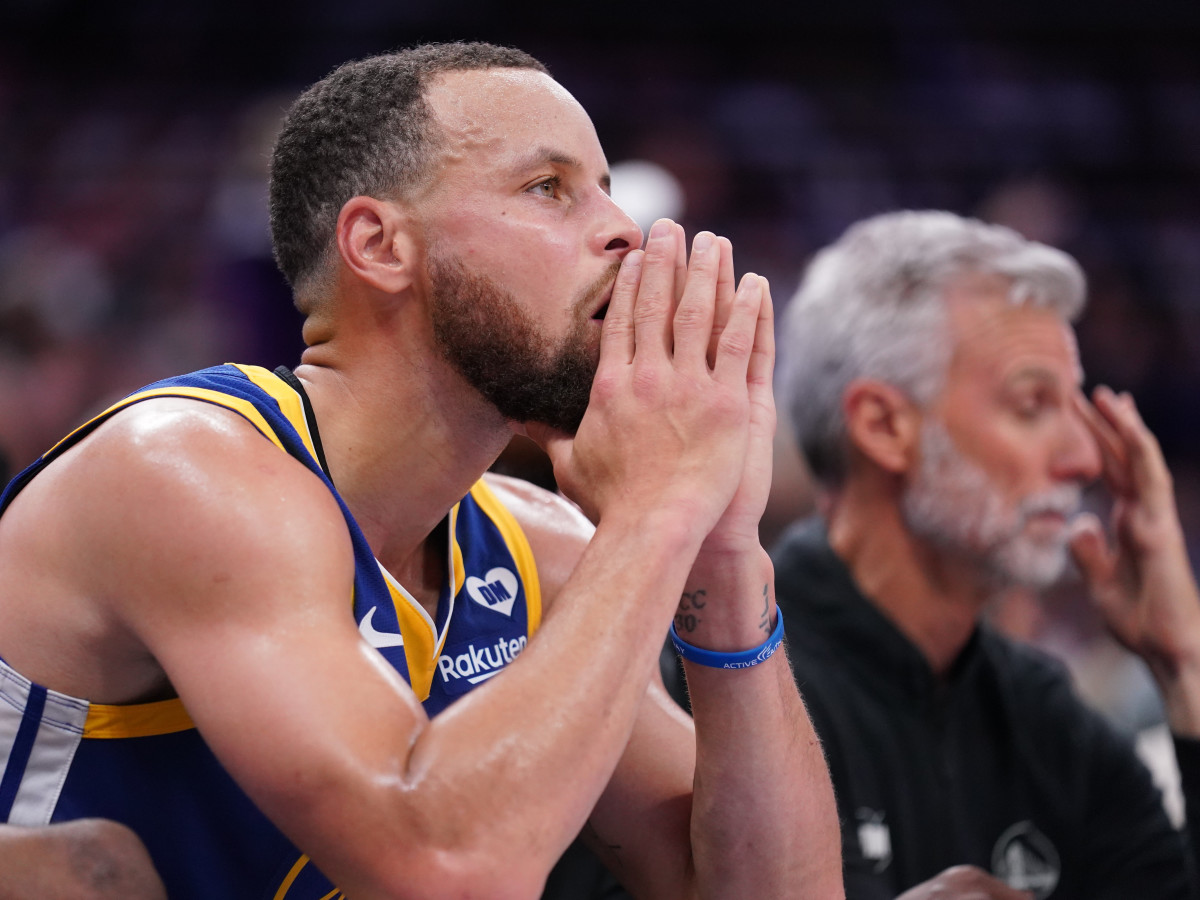 Steph Curry Issues 'Sad' Statement After Warriors Legend Passed Away -  Athlon Sports