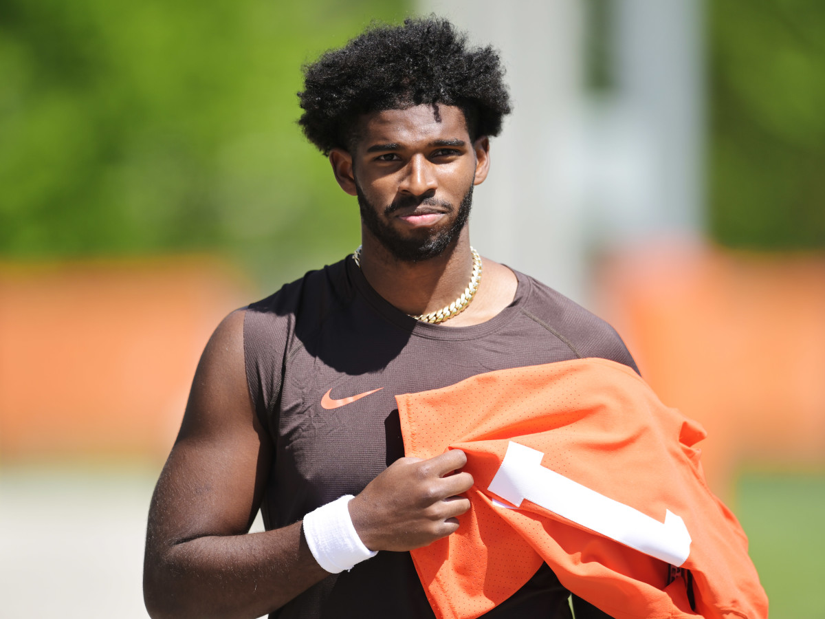 Kevin Stefanski sends clear message on Shedeur Sanders' first practice -  Athlon Sports