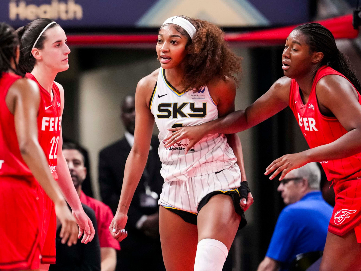 Caitlin Clark's Pass to Angel Reese Draws Attention on Sunday - Athlon  Sports