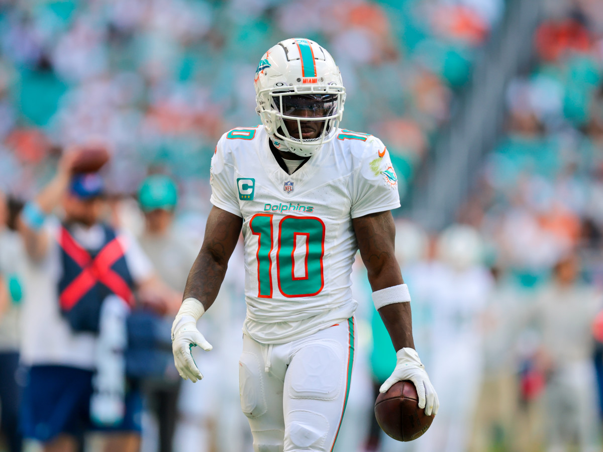 Dolphins Trade Idea Swaps Tyreek Hill For Two-Time Pro Bowler - Athlon  Sports