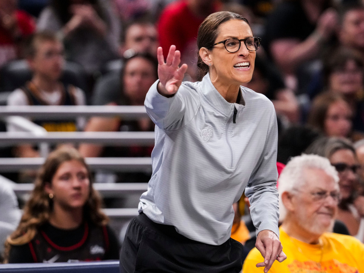 Indiana Fever Coach Stephanie White Speaks Out on Referee Issue During Loss  to Aces - Athlon Sports