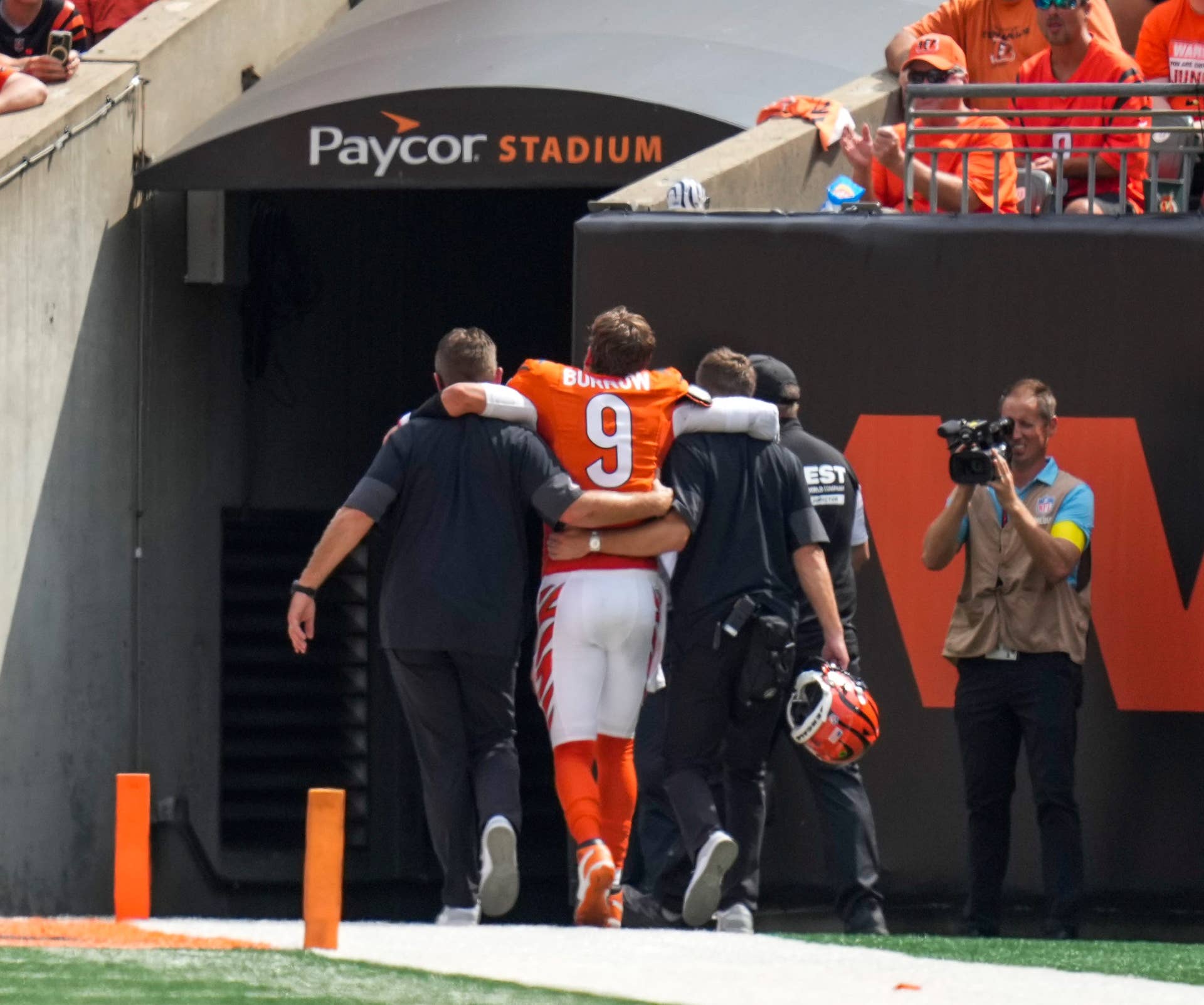 Shedeur Sanders Mom Pilar Reveals Emotional 2-Word Reaction on Cleveland Browns  Locker Room - Athlon Sports