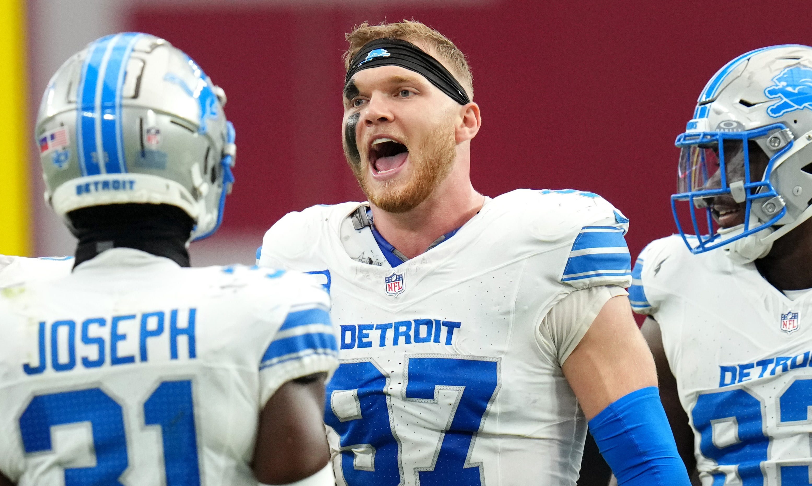 Aidan Hutchinson Makes Super Bowl 'Promise' to Lions Teammates - Athlon  Sports