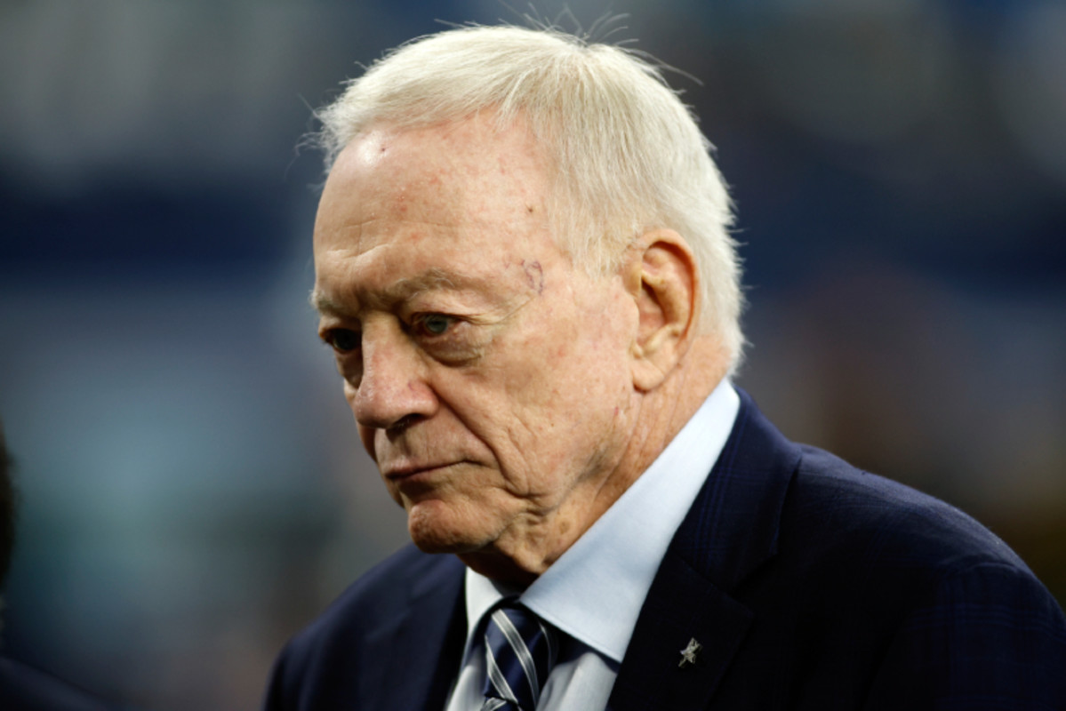 Jerry Jones Turns Back On Cowboys Amid Disastrous First Half Vs ...