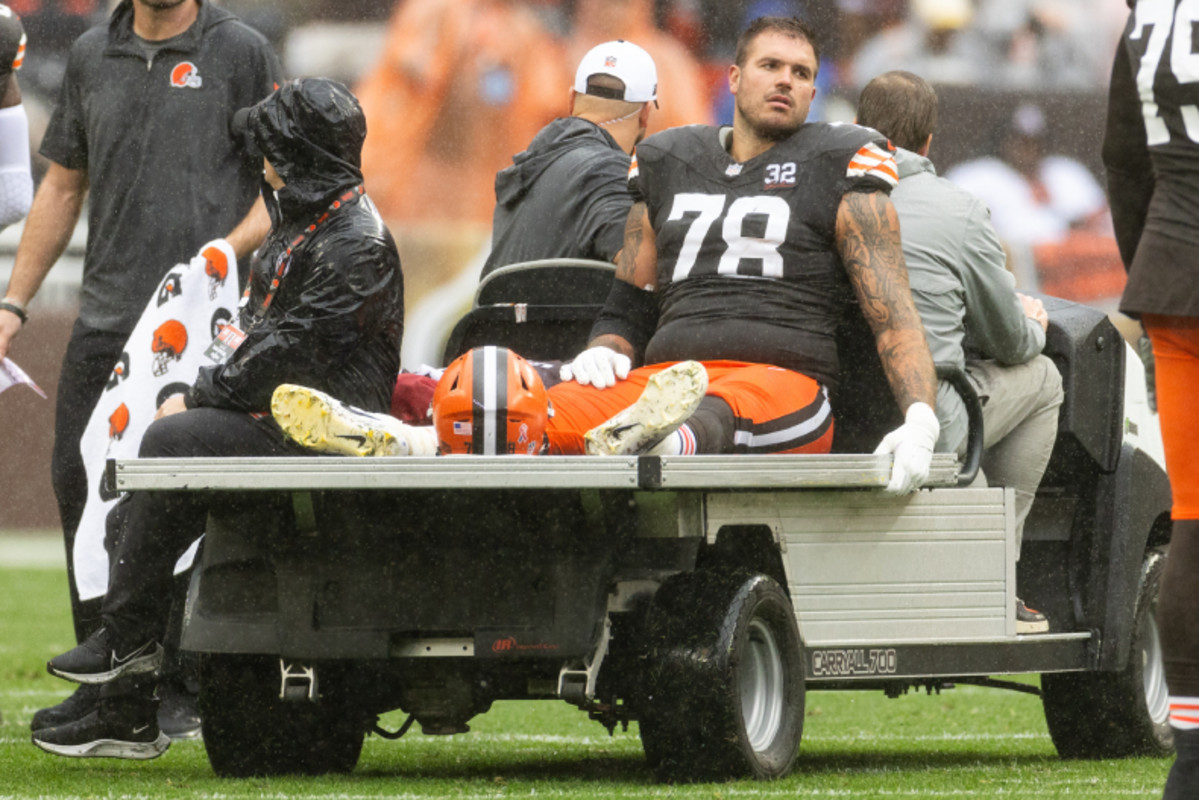 Browns All-Pro tackle Jack Conklin suffers season-ending ACL tear vs.  Bengals 