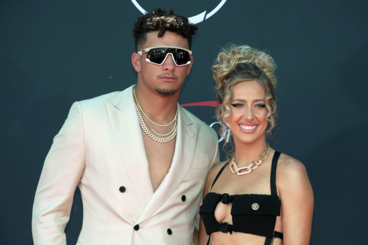 Patrick Mahomes' Wife Rips NFL Refs Following Chiefs-Bills Showdown ...