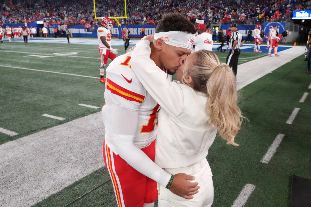 Patrick Mahomes' Wife Sends Message After Chiefs' Loss to Cowboys