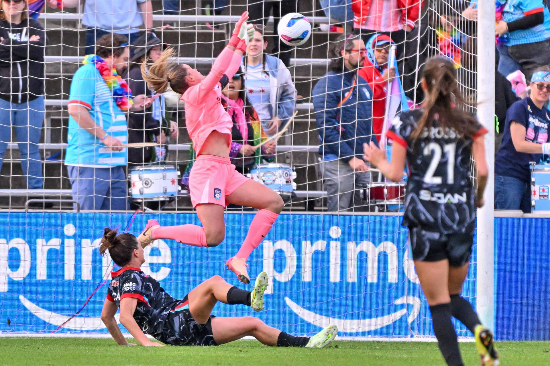 Re Sign Chicago Stars Re-Sign Legendary Goalkeeper for One More Season | Yardbarker