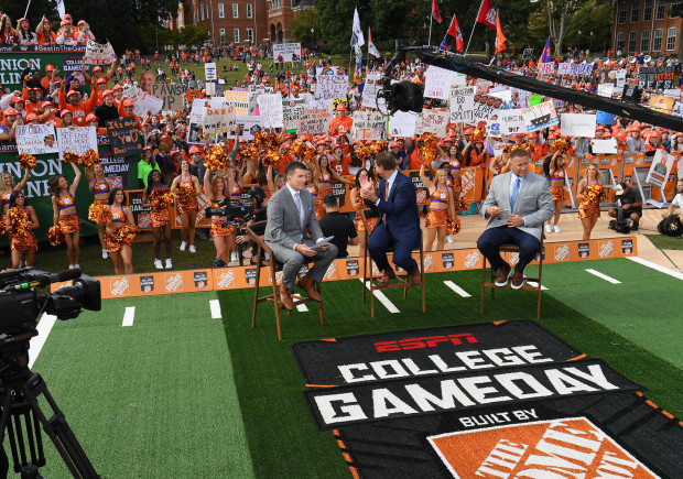 ESPN's 'College GameDay' Announces First Celebrity Guest Picker For ...