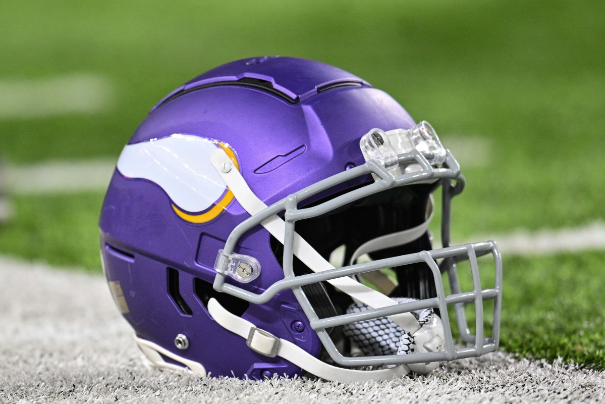 Vikings downgrade Murphy, elevate long-snapper McQuaide