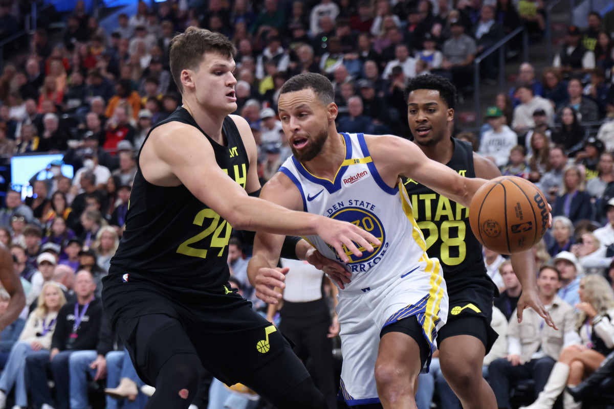 Warriors Stick to Blueprint in Dominating Win Over Jazz