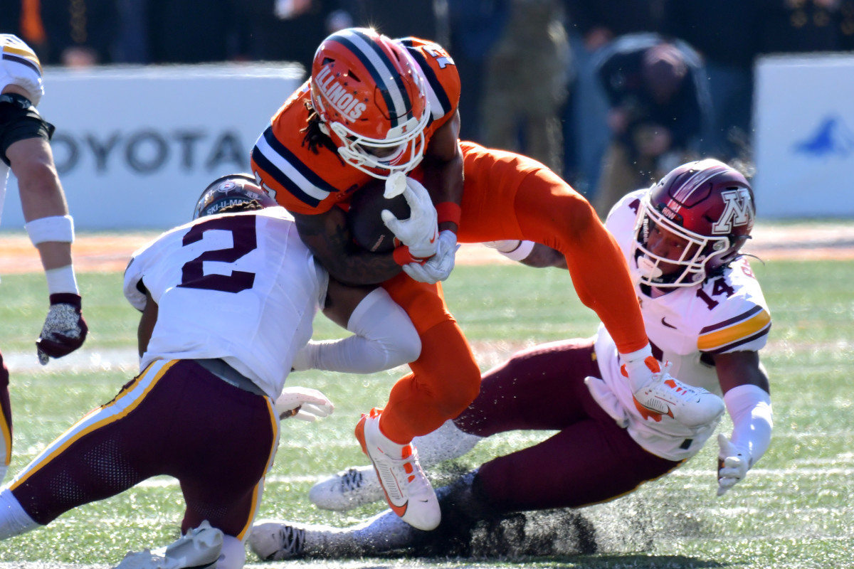 Gophers pull off upset on the road vs. No. 24 Illinois, 25-17