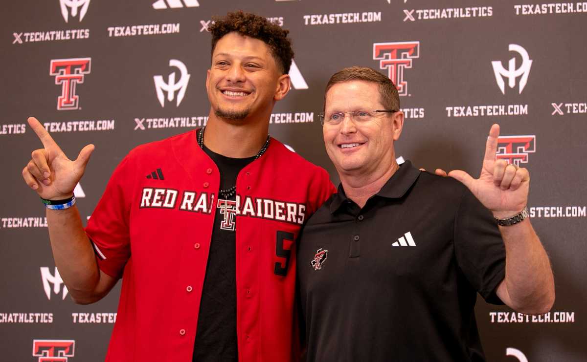 Texas Tech Crowd Honors Patrick Mahomes in Epic Fashion During Colorado Game