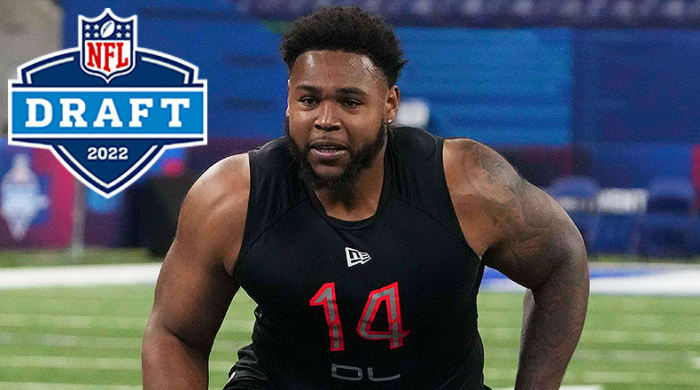 Travis Jones, DT, UConn Huskies, 2022 NFL Draft