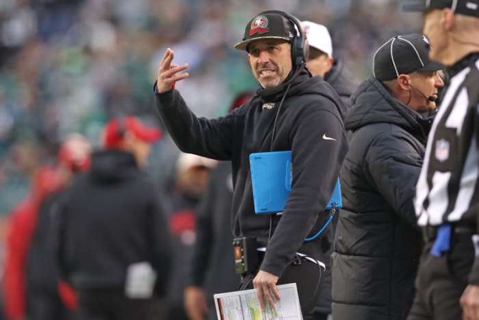 Look: Kyle Shanahan Loses Cool With Sideline Official - Athlon Sports