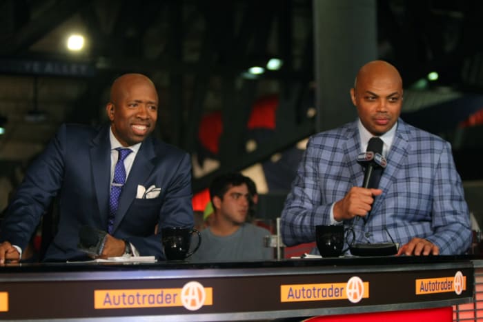 Charles Barkley Ernie Johnson Poke Fun At Kenny Smith Over Miami Beach Photos Athlon Sports