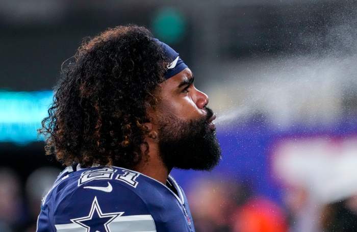 Dallas Cowboys RB Ezekiel Elliott Officially Signs, Sends Message to ...