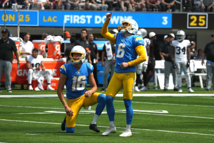 Look: NFL Kicker Getting Praised For His Toughness - Athlon Sports