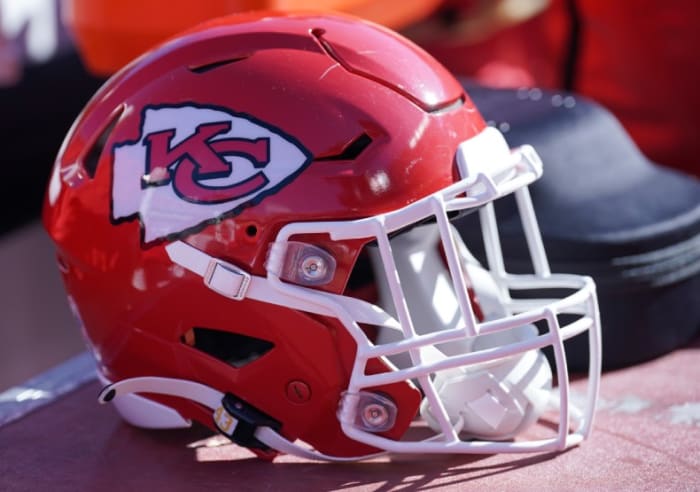 chiefs-add-another-weapon-sign-veteran-running-back-to-practice-squad-athlonsports