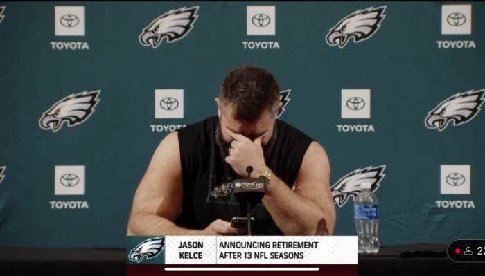 Heartbreaking Photo Of Jason Kelce Went Viral During His Retirement ...