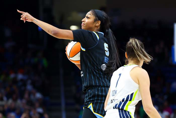 Chicago Sky forward Angel Reese (5) and Dallas Wings guard Sevgi Uzun (1).