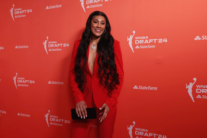 Kamilla Cardoso Trending For Pregame Outfit With Chicago Sky - Athlon