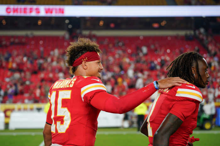 NFL Fans in Disbelief Over Slow-Mo Video of Patrick Mahomes TD Pass ...