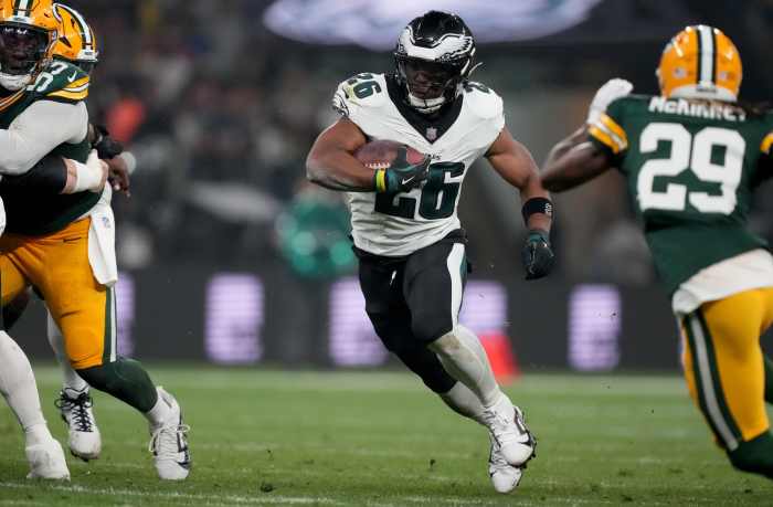 Saquon Barkley Scores Twice, But Philadelphia Eagles Trail Green Bay ...