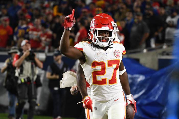 Reunion: Kansas City Chiefs Sign RB Kareem Hunt to Practice Squad ...