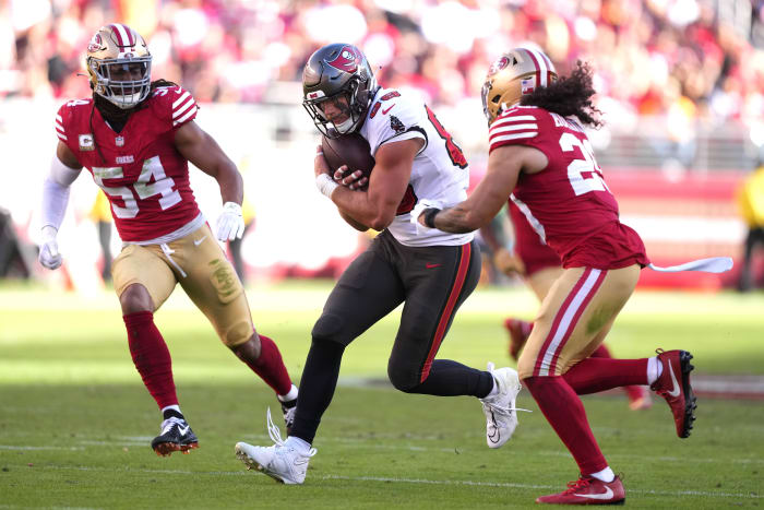 Nov 19, 2023; Santa Clara, California, USA; Tampa Bay Buccaneers tight end Cade Otton (center) runs after a catch against San Francisco 49ers safety Talanoa Hufanga (right) and linebacker Fred Warner (54) during the second quarter at Levi's Stadium.