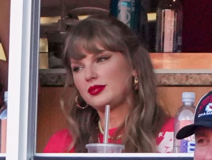 Photos Prove Just How Much Fun Taylor Swift Had During ChiefsSaints
