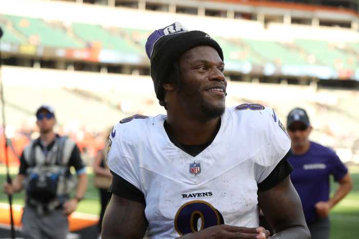 Baltimore Ravens quarterback Lamar Jackson (8)