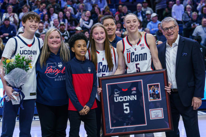 Paige Bueckers Parents Send Clear Message On Uconn Star Athlon Sports Paige Bueckers Parents Send Clear Message On Uconn Star Athlon Sports
