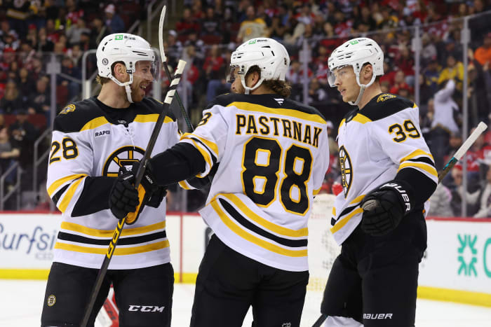 Boston Bruins right wing David Pastrnak (88) 