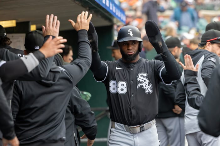 Chicago White Sox outfielder Luis Robert Jr. (88)